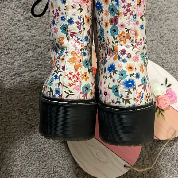 UNIONBAY Pink and Black Floral Boots - Picture 2 of 12